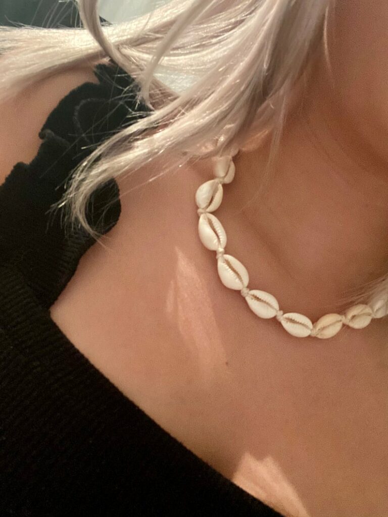 Collier-de-coquillages-blanc Collier-de-coquillages-blanc