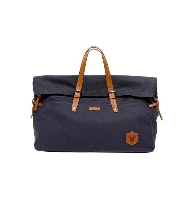 Sac 48h en toile bleu marine avec détails en cuir marron, Kost Paris, 80€ au lieu de 160€.