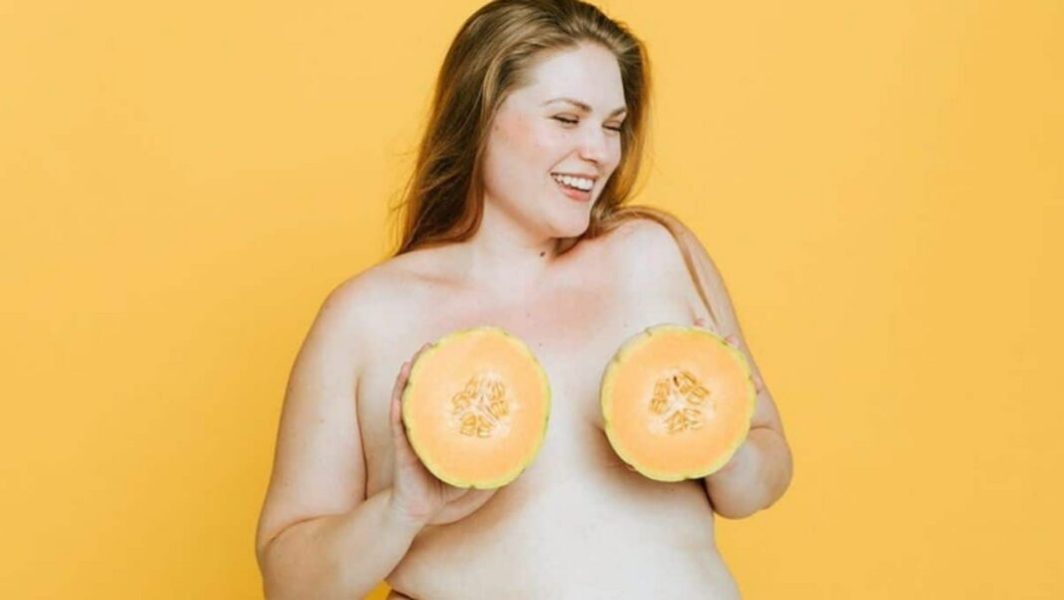 femme-seins-melons