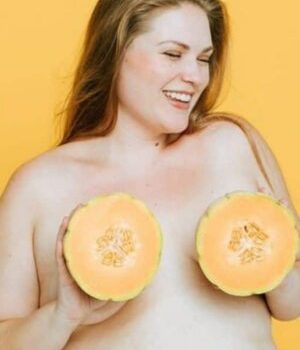 femme-seins-melons-600
