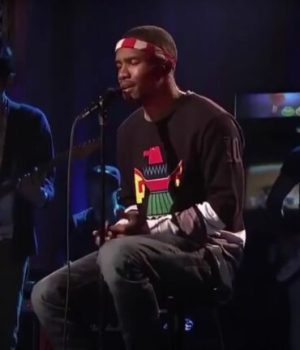 Frank-Ocean-sur-le-plateau-de-SNL