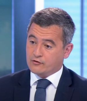 Darmanin sur un plateau TV