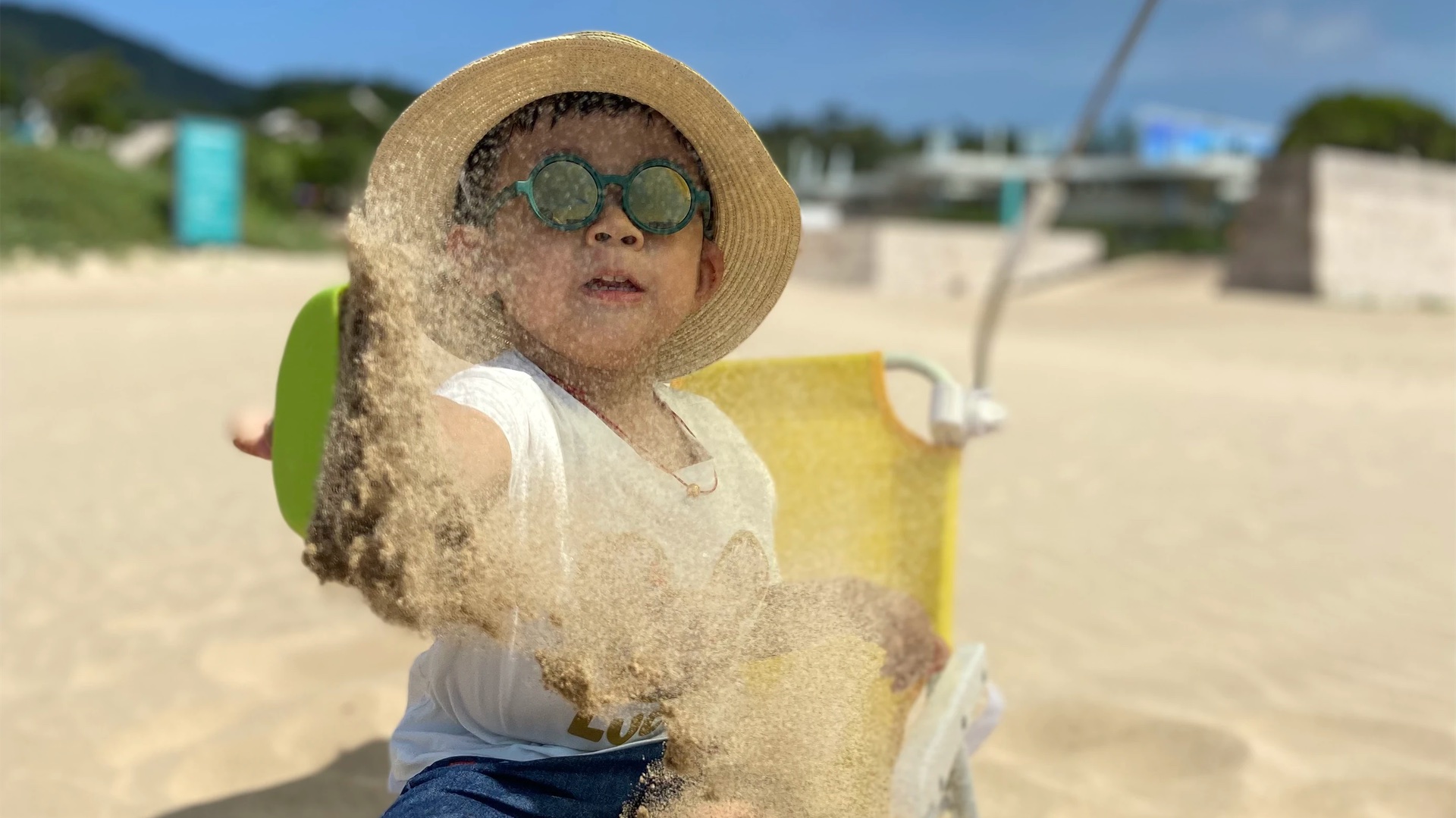 enfant-plage-sable