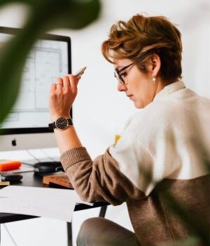 femme-au-travail-vert femme-au-travail-vert