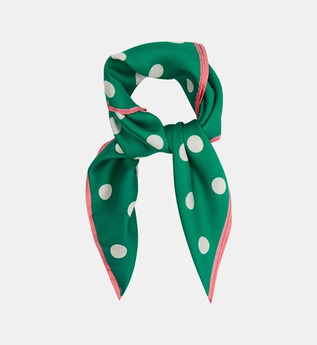Carré-willo-soie-pois-Galeries-Lafayette