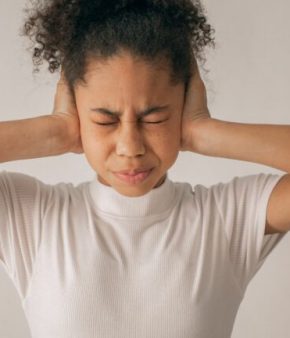 Tics – jeune femme – TikTok – Covid