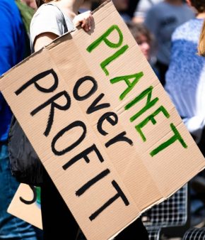 pancarte planet over profit