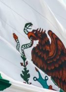 drapeau mexicain flottant