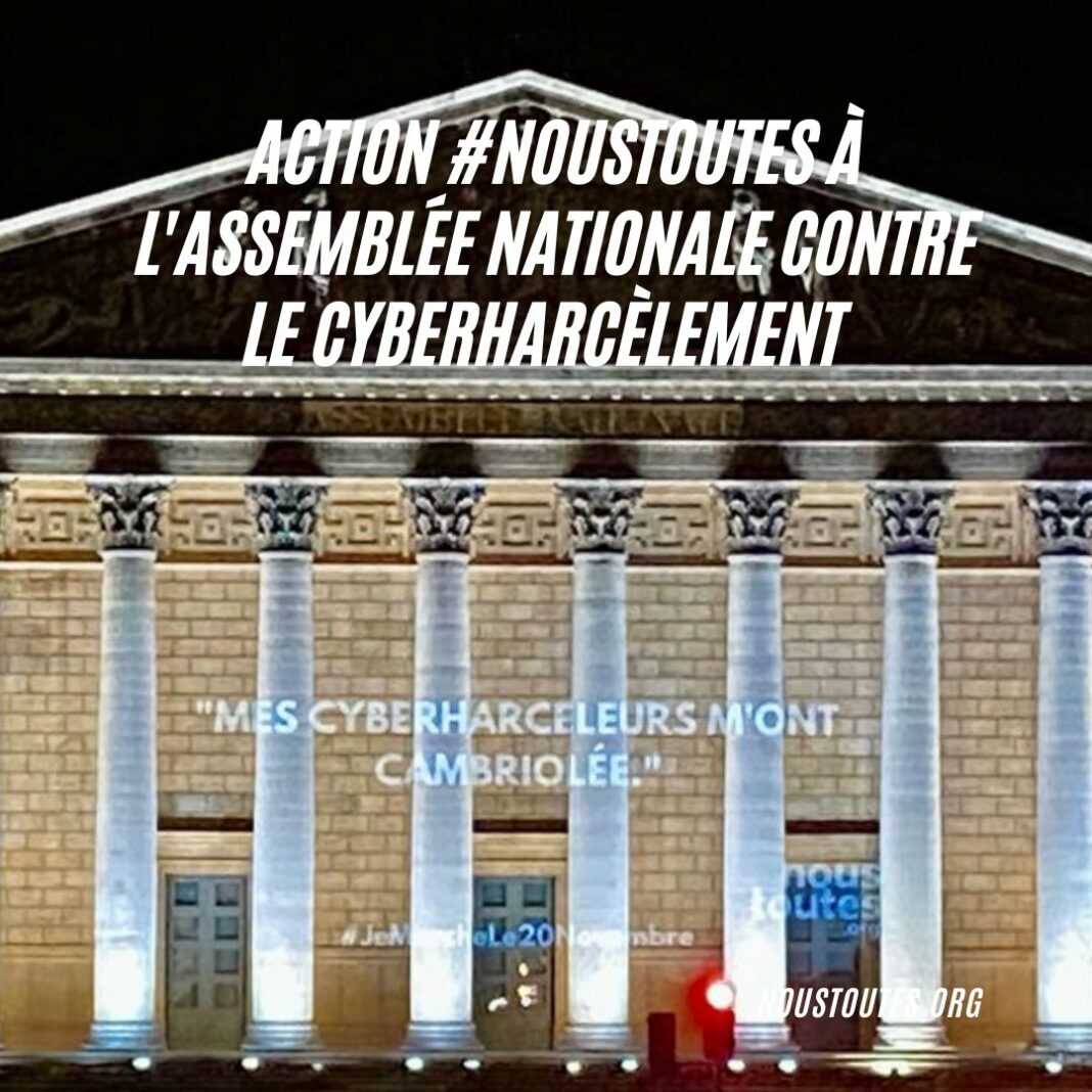 Action de l'organisation féministe Nous Toutes contre le cyberharcèlement Action de l'organisation féministe Nous Toutes contre le cyberharcèlement
