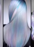 Trois exemples de chevelures avec une coloration d'inspiration holographique