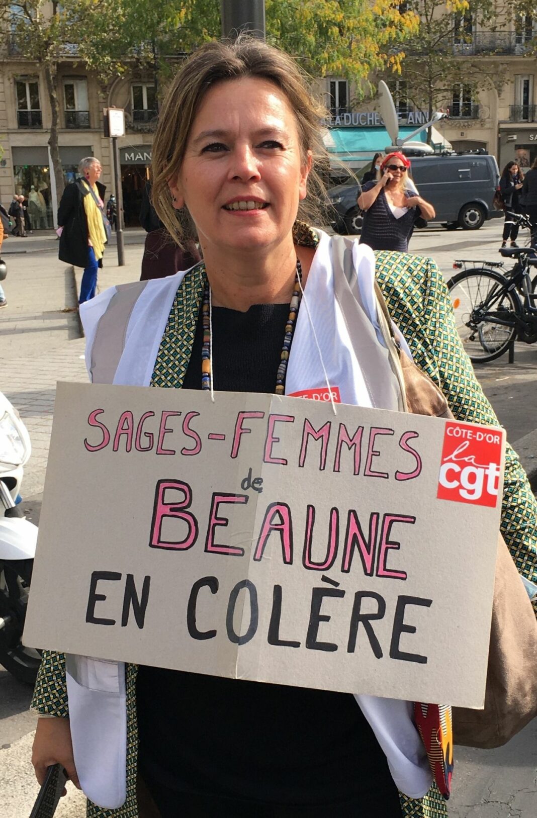 lise-sage-femme-de-beaune-manifestation-sages-femmes-7-octobre-2021-Maelle-LeCorre lise-sage-femme-de-beaune-manifestation-sages-femmes-7-octobre-2021-Maelle-LeCorre