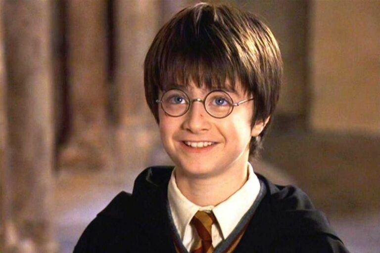 1210274-le-jeune-daniel-radcliffe-dans-harry-potter-a-l-ecole-des-sorciers 1210274-le-jeune-daniel-radcliffe-dans-harry-potter-a-l-ecole-des-sorciers