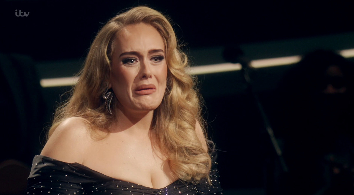 When Adele recognizes her English teacher in the audience with Adele.  © ITV. 