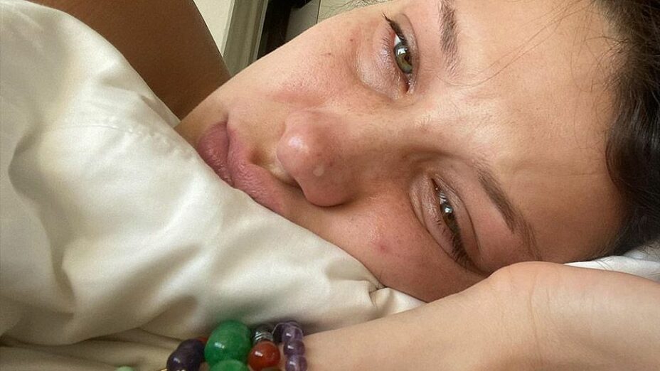 Bella-Hadid-en-train-de-pleurer Bella-Hadid-en-train-de-pleurer