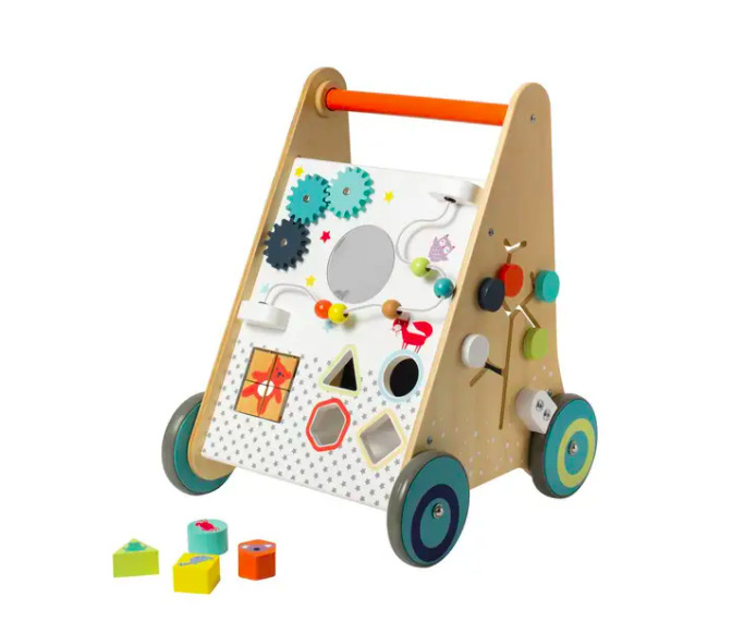 Chameau à bascule, petit piano… les meilleurs cadeaux pour les « un an » d’un bébé