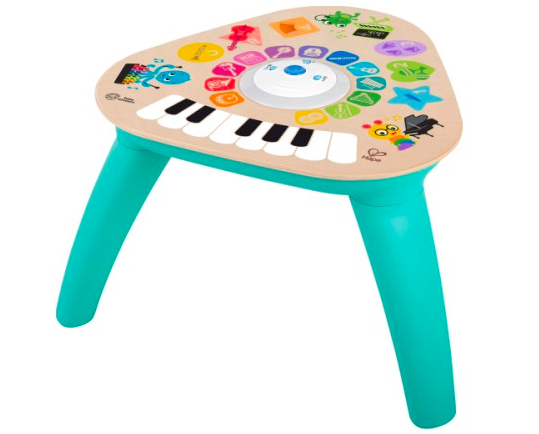 Chameau à bascule, petit piano… les meilleurs cadeaux pour les « un an » d’un bébé