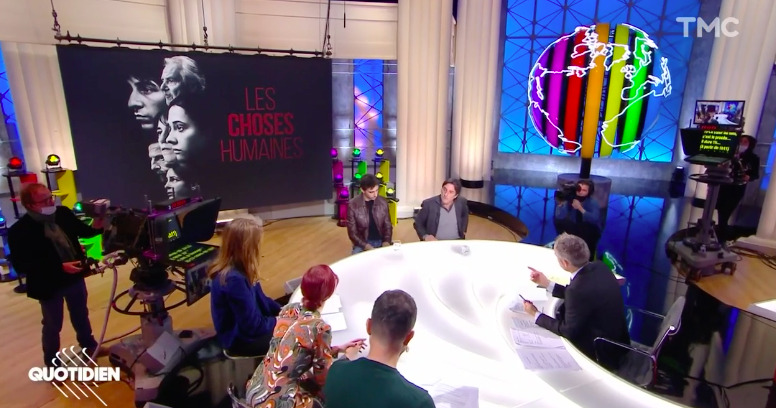 En pleine promo d’un film sur le viol, Yvan Attal s’embrouille sur le tribunal populaire et le consentement