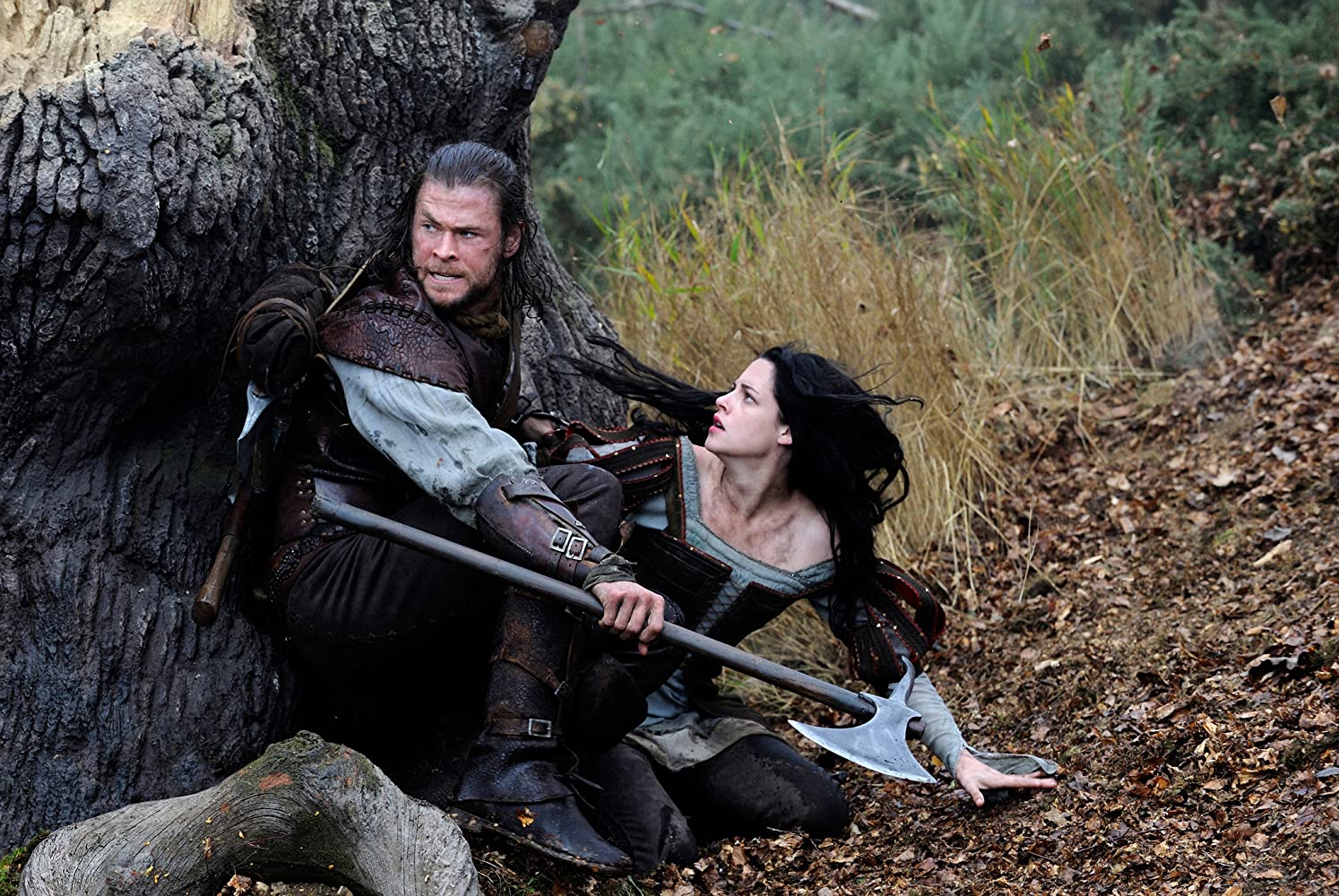 Kristen Stewart et Chris Hemsworth dans Blanche-Neige et le chasseur