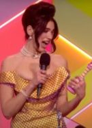 Dua Lipa recevant le Brit Award de l'artiste féminine britannique de l'année 2021