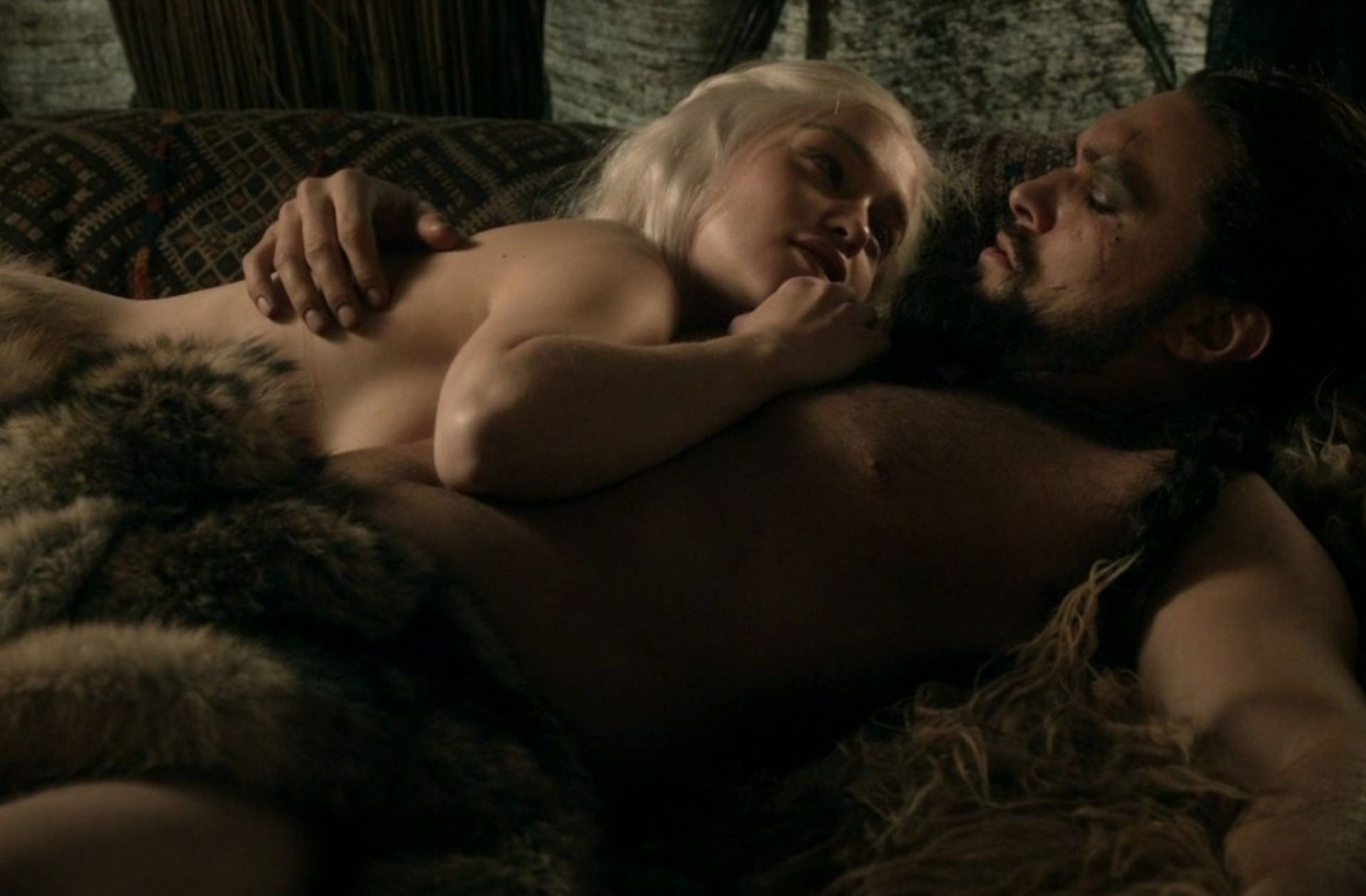 emilia-clarke-jason-momoa-game-of-thrones-saison-1