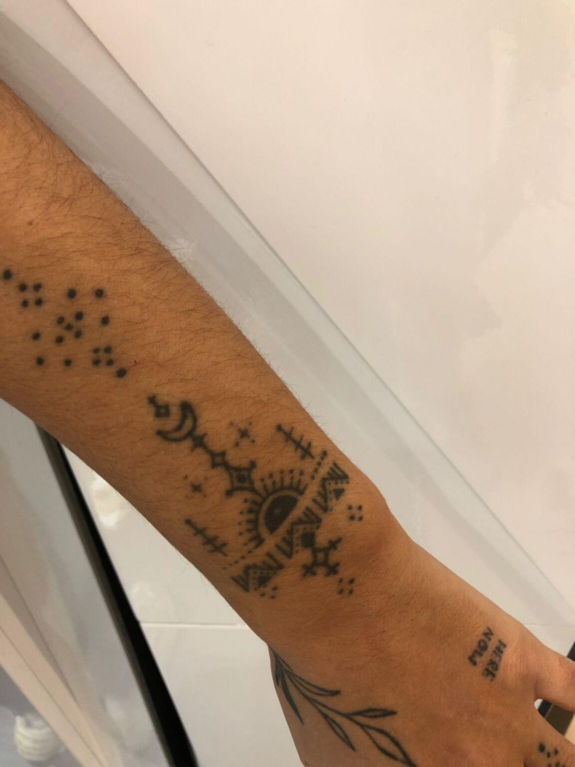 ghislaine-tatouage-2 ghislaine-tatouage-2
