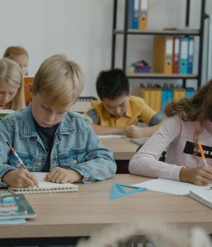 pexels-tima-miroshnichenko-enfants-salle-de-classe