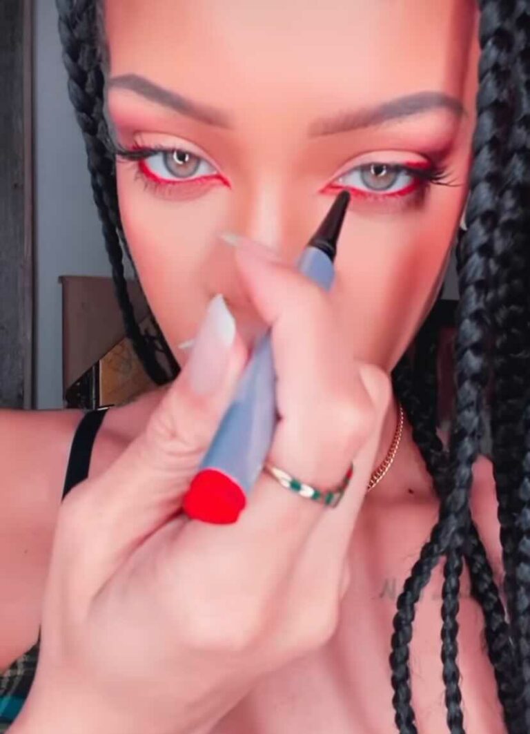 rihanna-eyeliner-rouge-tendance-instagram rihanna-eyeliner-rouge-tendance-instagram