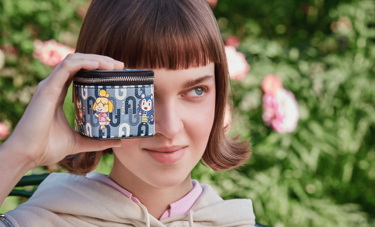 Boîte à bijou de sac en cuir texturé et imprimé, Furla x Animal Crossing, 95€.