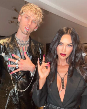 megan-fox-mgk-manucure megan-fox-mgk-manucure