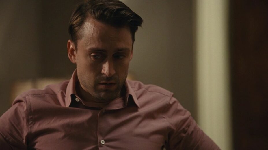 Roman Roy dans le final de Succession saison 3. Roman Roy dans le final de Succession saison 3.
