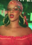 Capture-décran-de-Rihanna-dans-le-clip-de-Wild-Thoughts