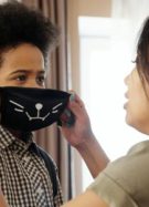Enfant_avec_un_masque
