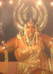 Lizzo en déesse grecque sur une amphore, clip de Rumors
