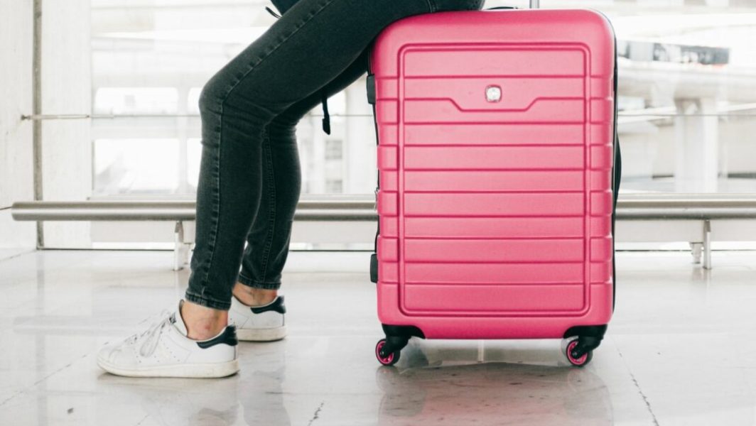 pexels-daria-shevtsova-valise-a-roulettes