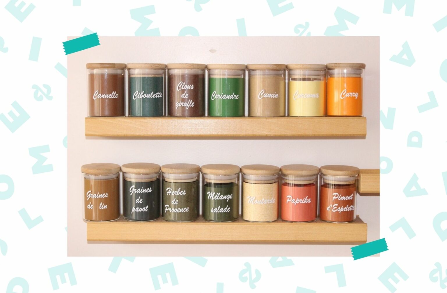 Des pots à épices. Des pots à épices.