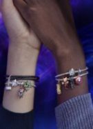 Pandora-sort-des-mini-bijoux-Avengers-pour-faire-briller-Marvel-autrement