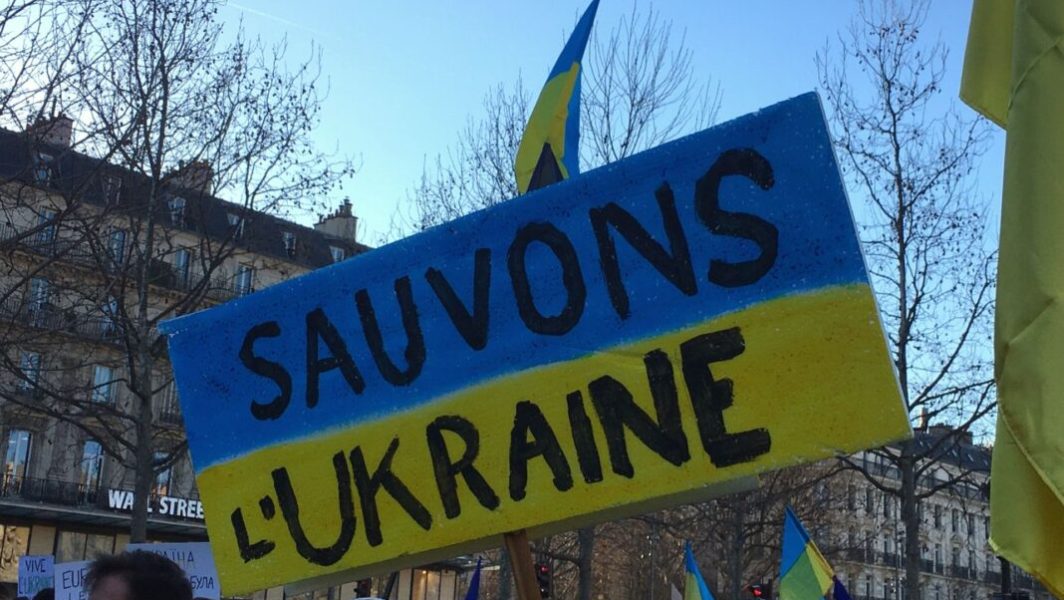 manifestation solidarite ukraine paris – maelle le corre