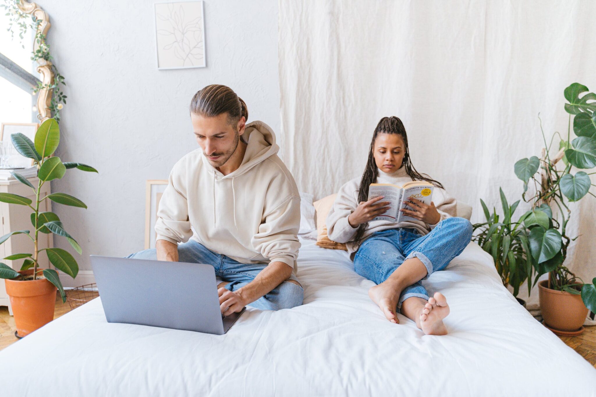 couple-lit couple-lit