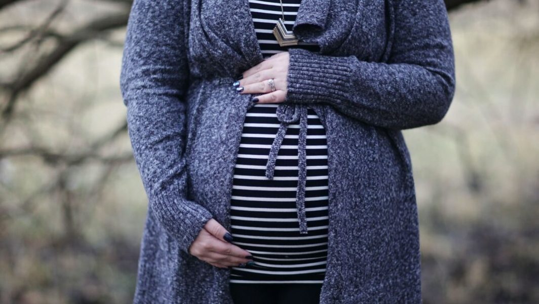 femme enceinte leah kelley pexels