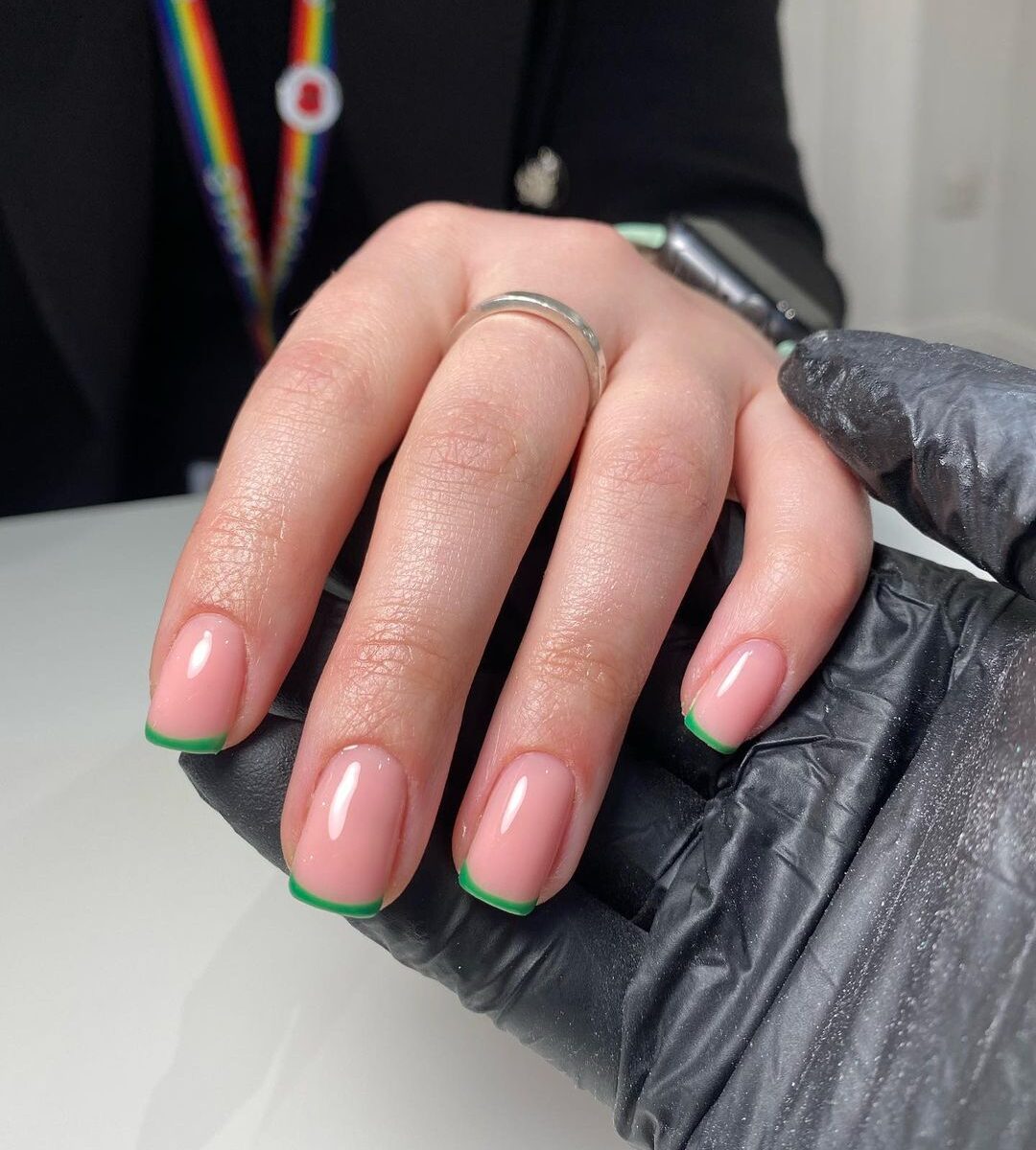 micro-french-manucure-vert micro-french-manucure-vert