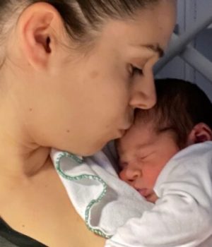 Romina et son bébé à la maternité
