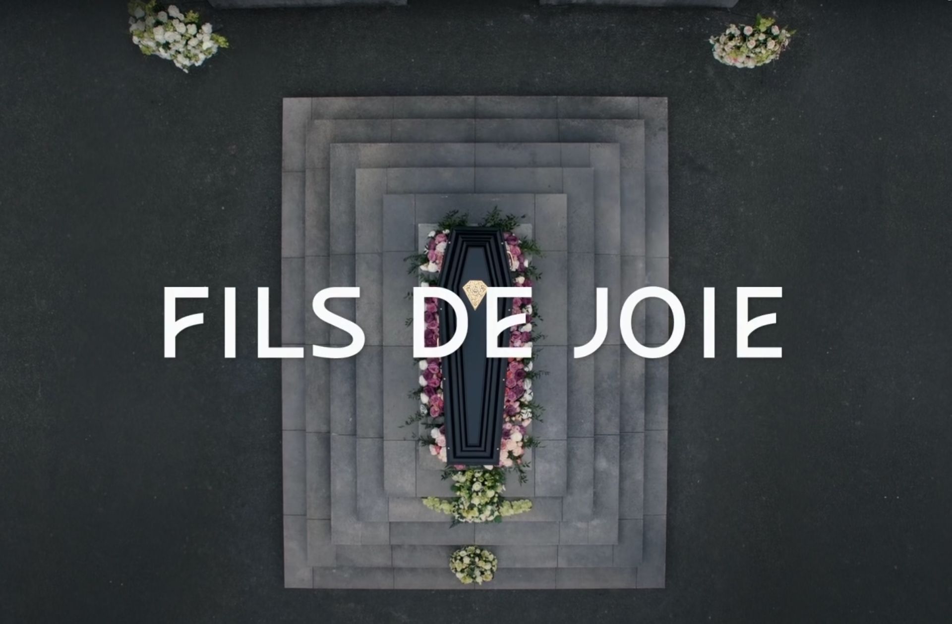Stromae enterre une travailleuse du sexe en grandes pompes dans le clip de Fils de joie - Madmoizelle