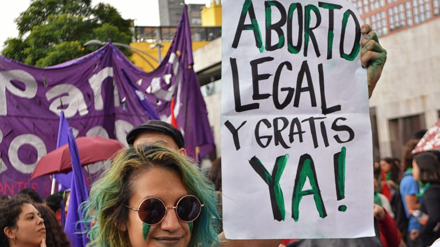 Babylone 2.0 des photos volées de femmes nues diffusées sur Facebook