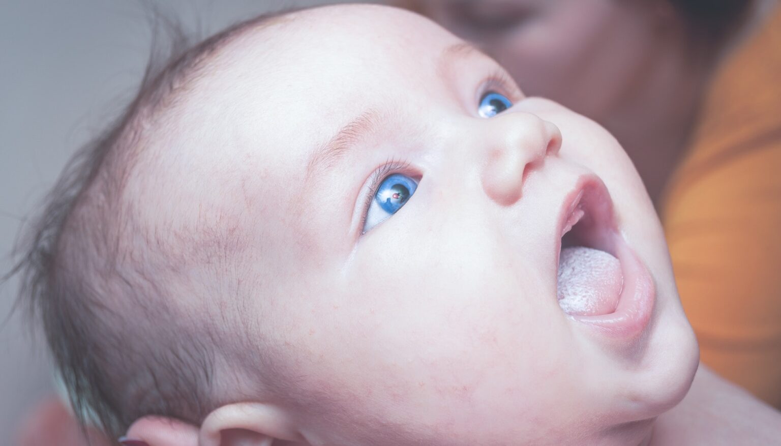 Arrêtons de couper le frein de langue des bébés, alerte l