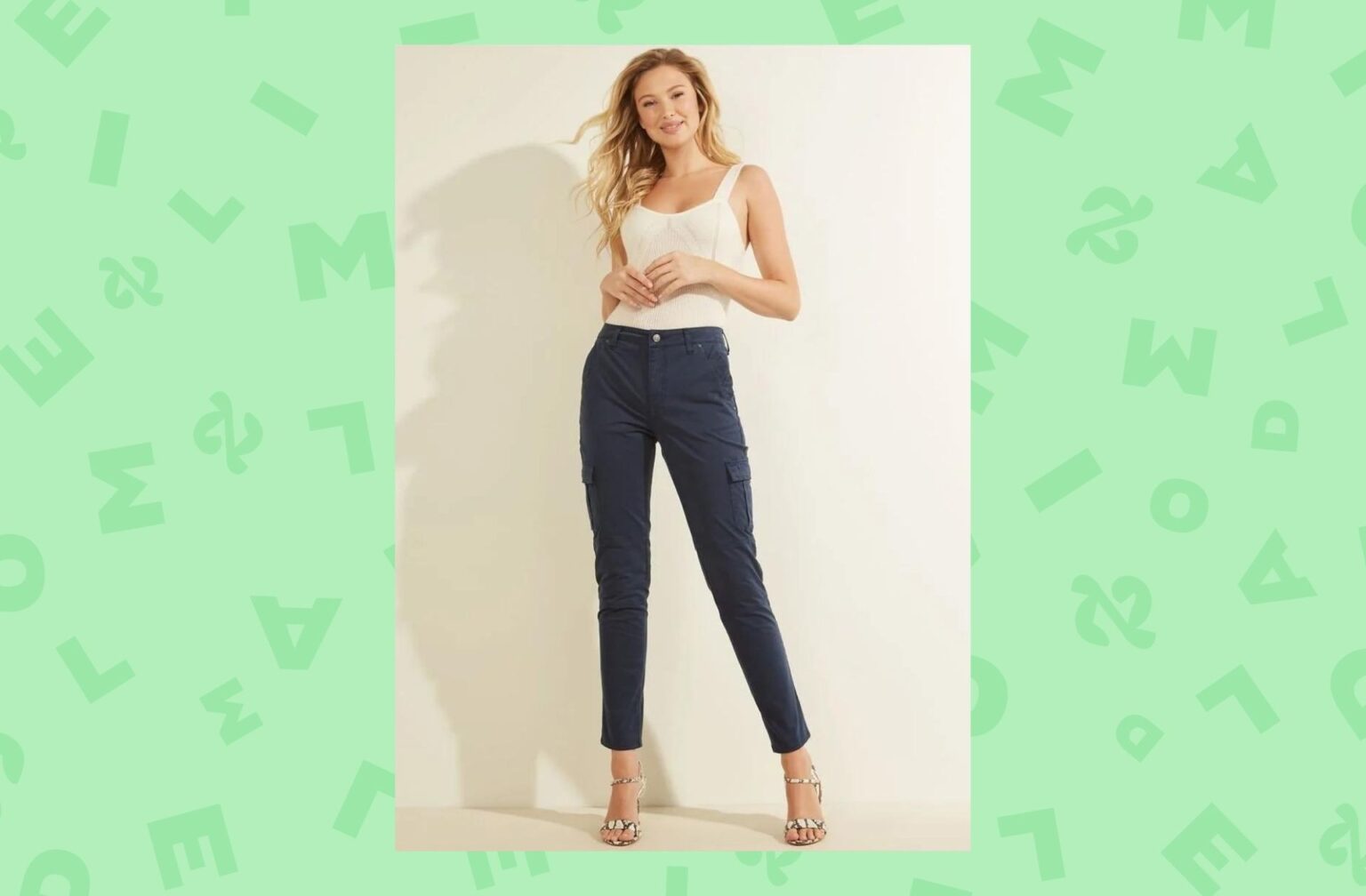 GUESS — PANTALON COUPE CARGO GUESS — PANTALON COUPE CARGO