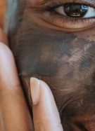 masque-visage-rincer-retirer-excedent-laisser-penetrer