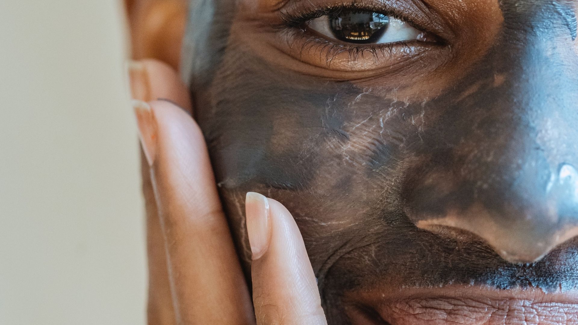 masque-visage-rincer-retirer-excedent-laisser-penetrer