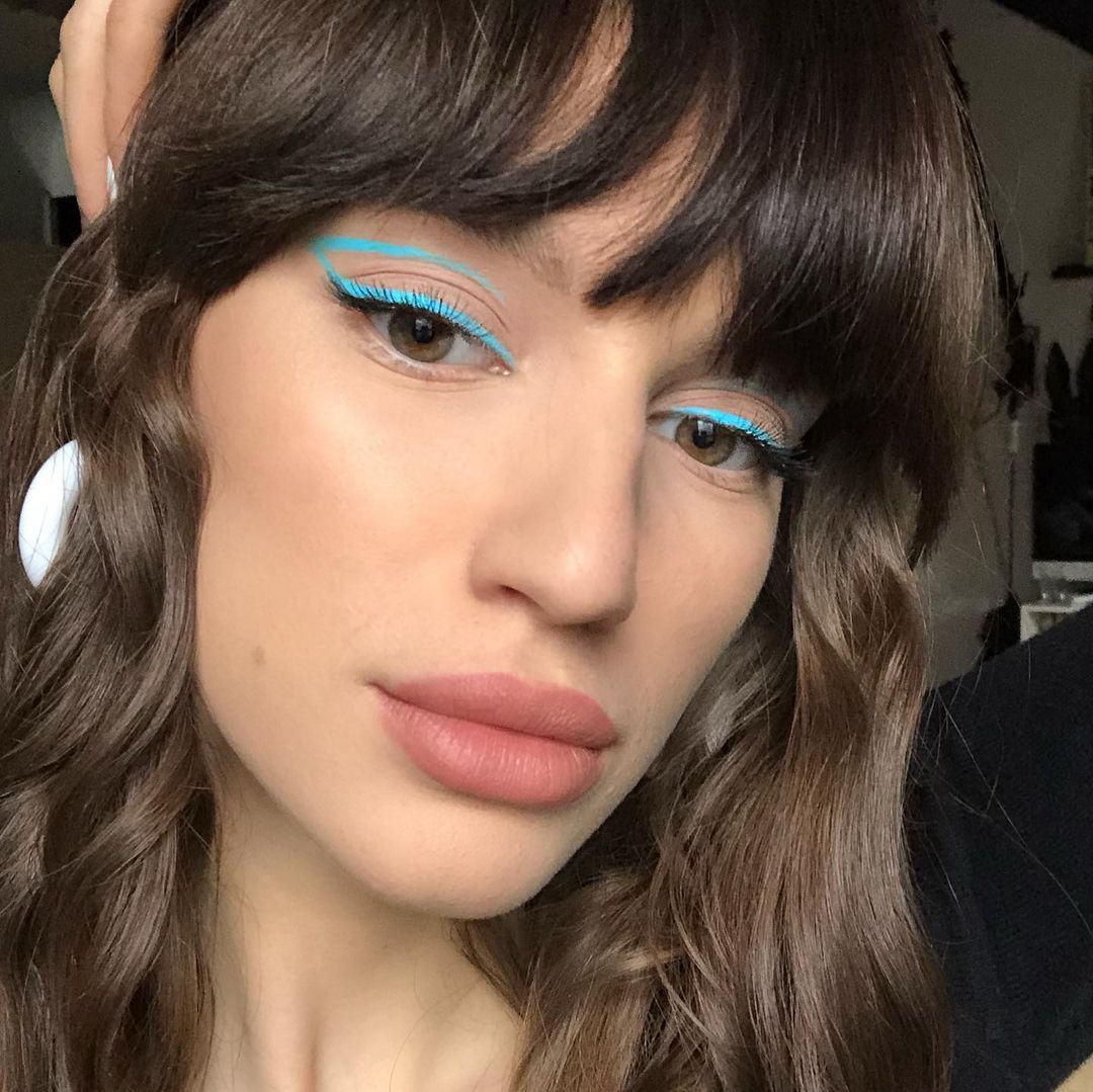 tendance-2022-eyeliner-coloré tendance-2022-eyeliner-coloré