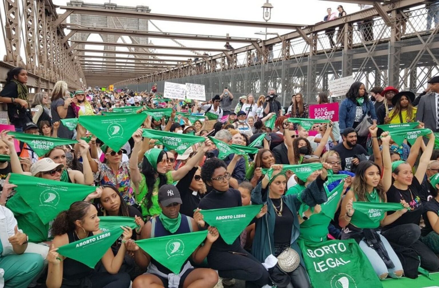 Comment le foulard vert est-il devenu un symbole de la lutte pour le droit à l’IVG, de l’Argentine aux États-Unis Comment le foulard vert est-il devenu un symbole de la lutte pour le droit à l’IVG, de l’Argentine aux États-Unis