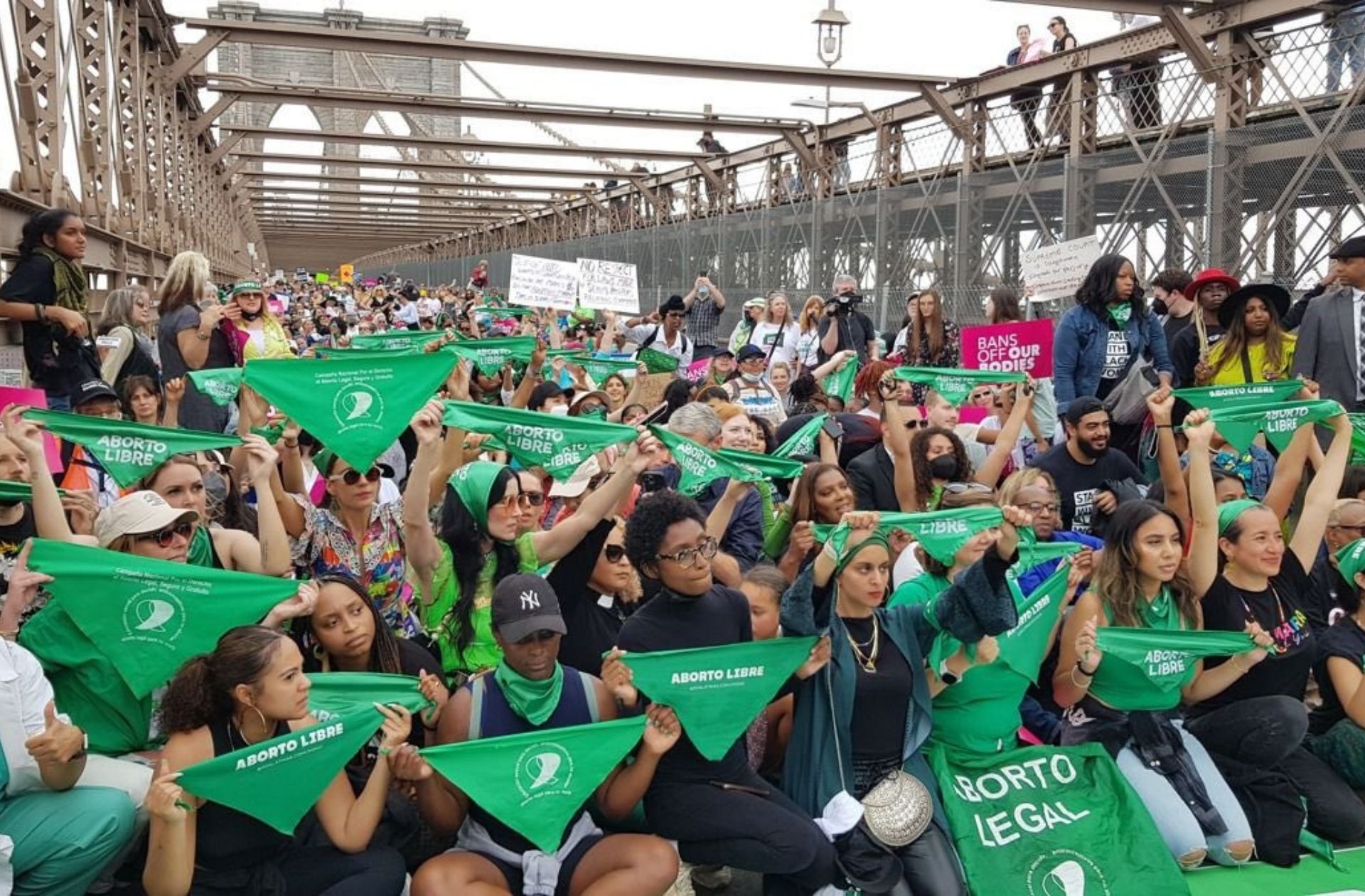 Comment le foulard vert est-il devenu un symbole de la lutte pour le droit à l’IVG, de l’Argentine aux États-Unis